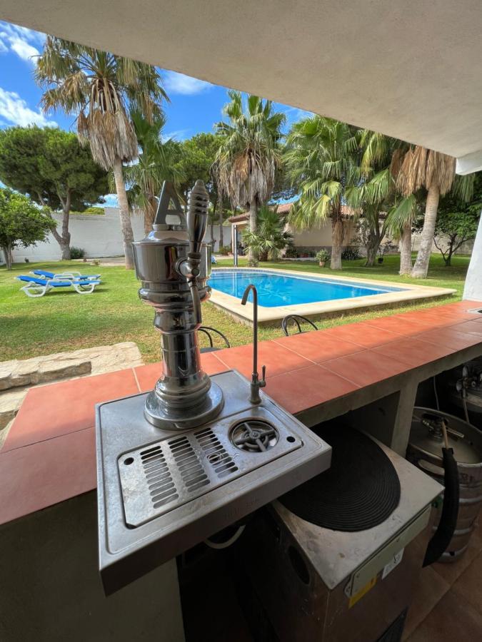 Chalet En La Barrosa, Piscina+Bbq+Grifo De Cerveza Chiclana de la Frontera Exterior photo