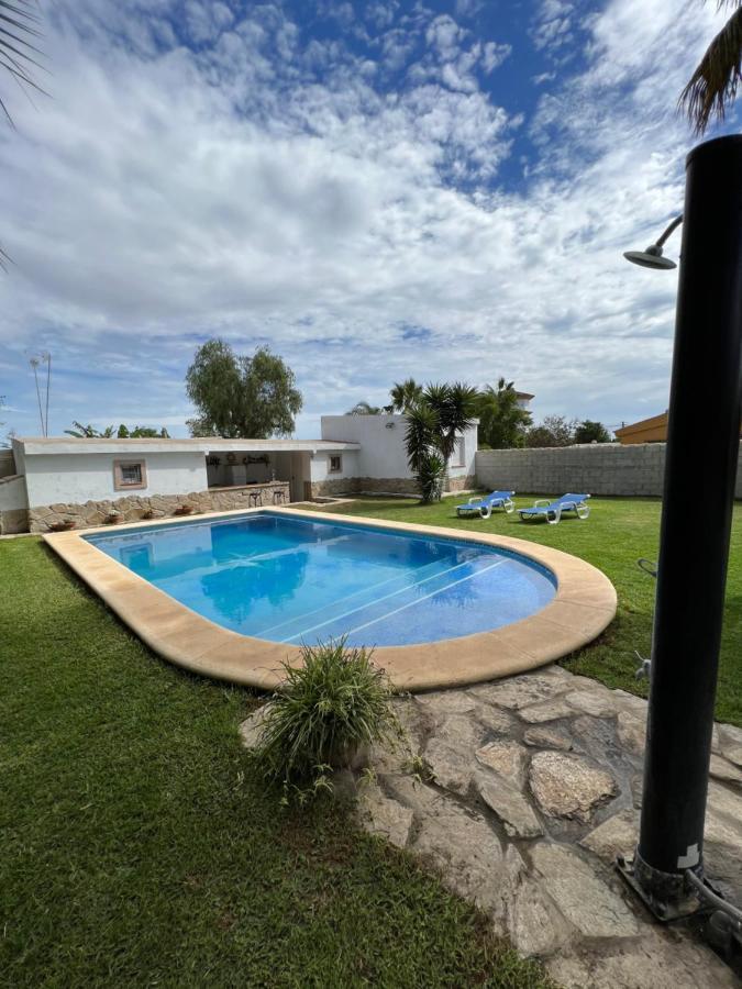 Chalet En La Barrosa, Piscina+Bbq+Grifo De Cerveza Chiclana de la Frontera Exterior photo